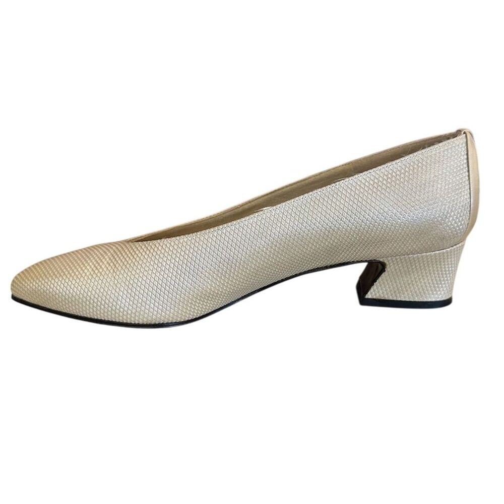 Stuart Weitzman Vintage Beige Block Heel Pumps Women's Size 6.5 - Picture 4 of 11